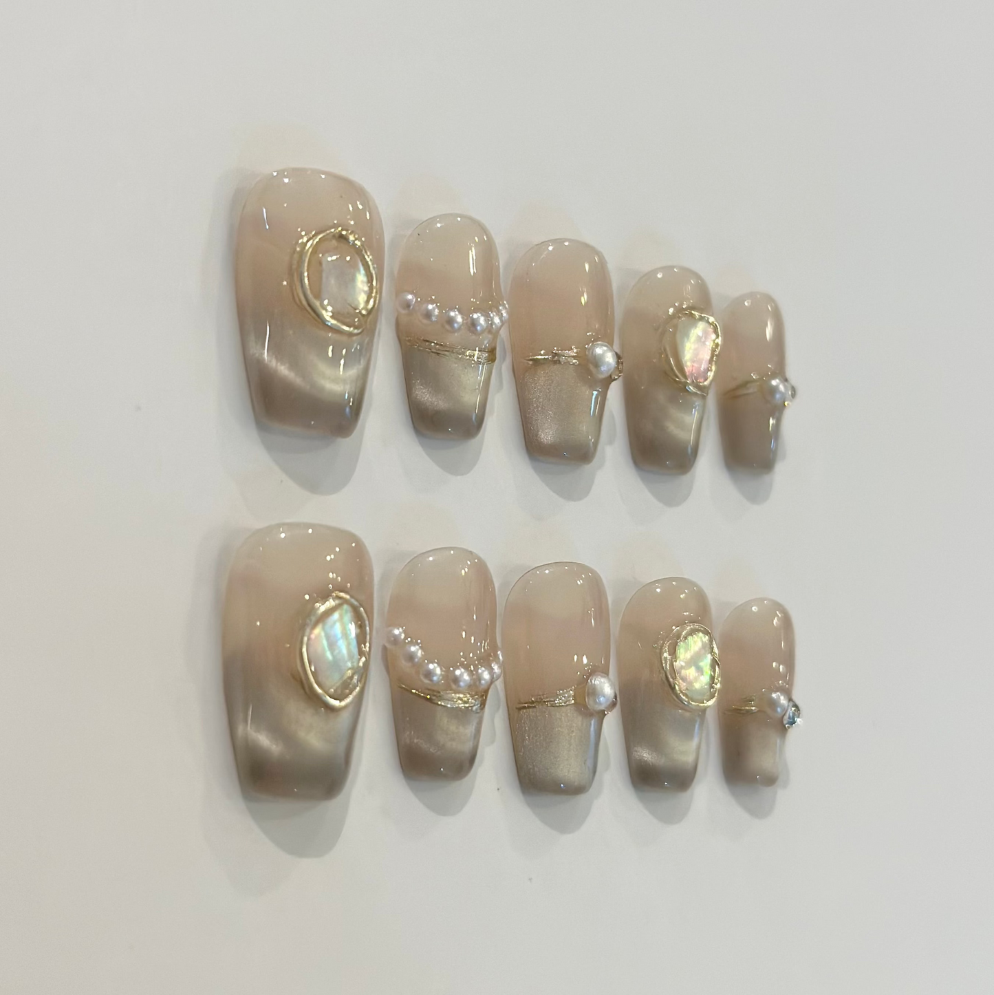 MOTHER OF PEARLS CAT EYE | handmade press on nails