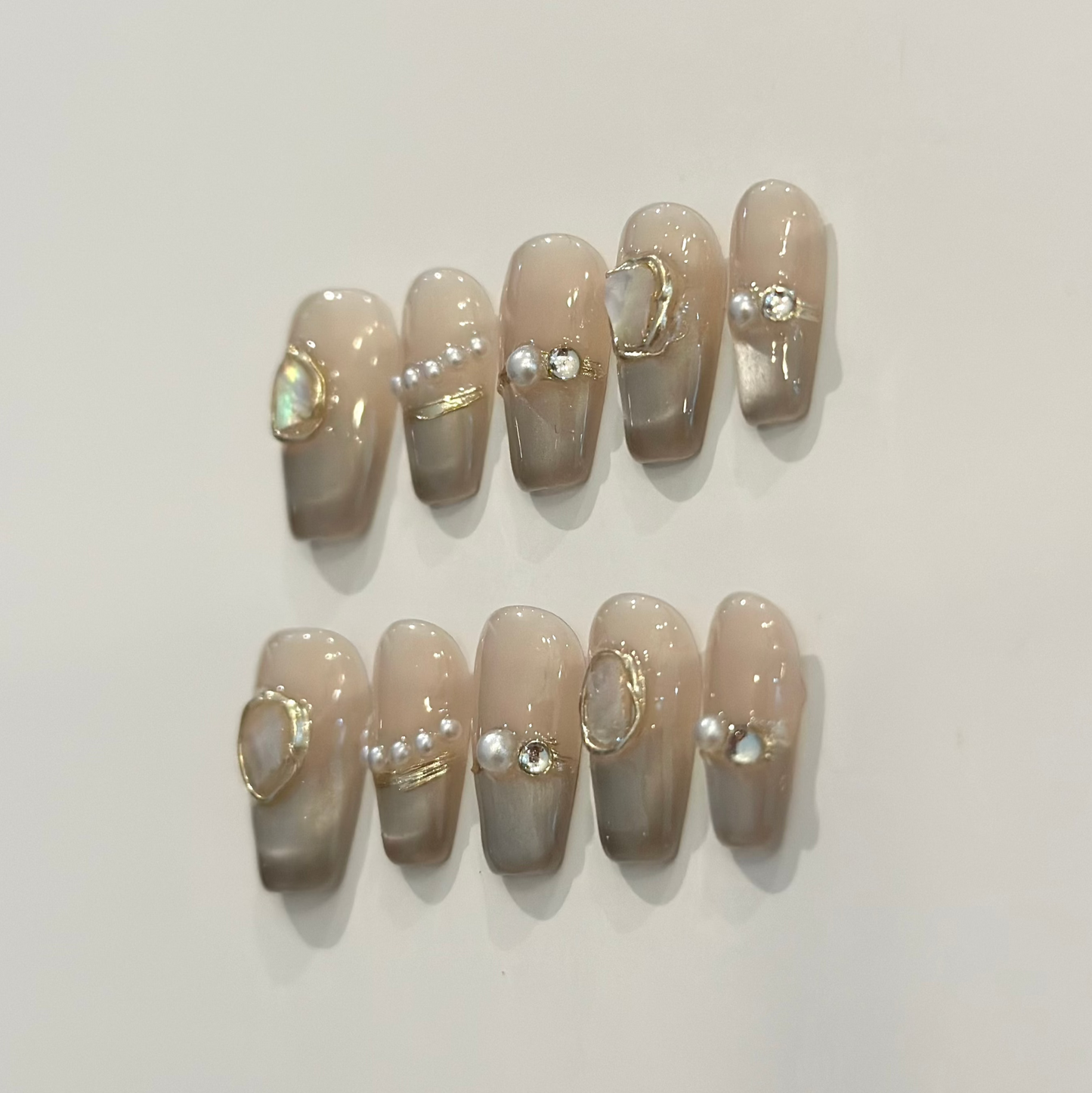 MOTHER OF PEARLS CAT EYE | handmade press on nails