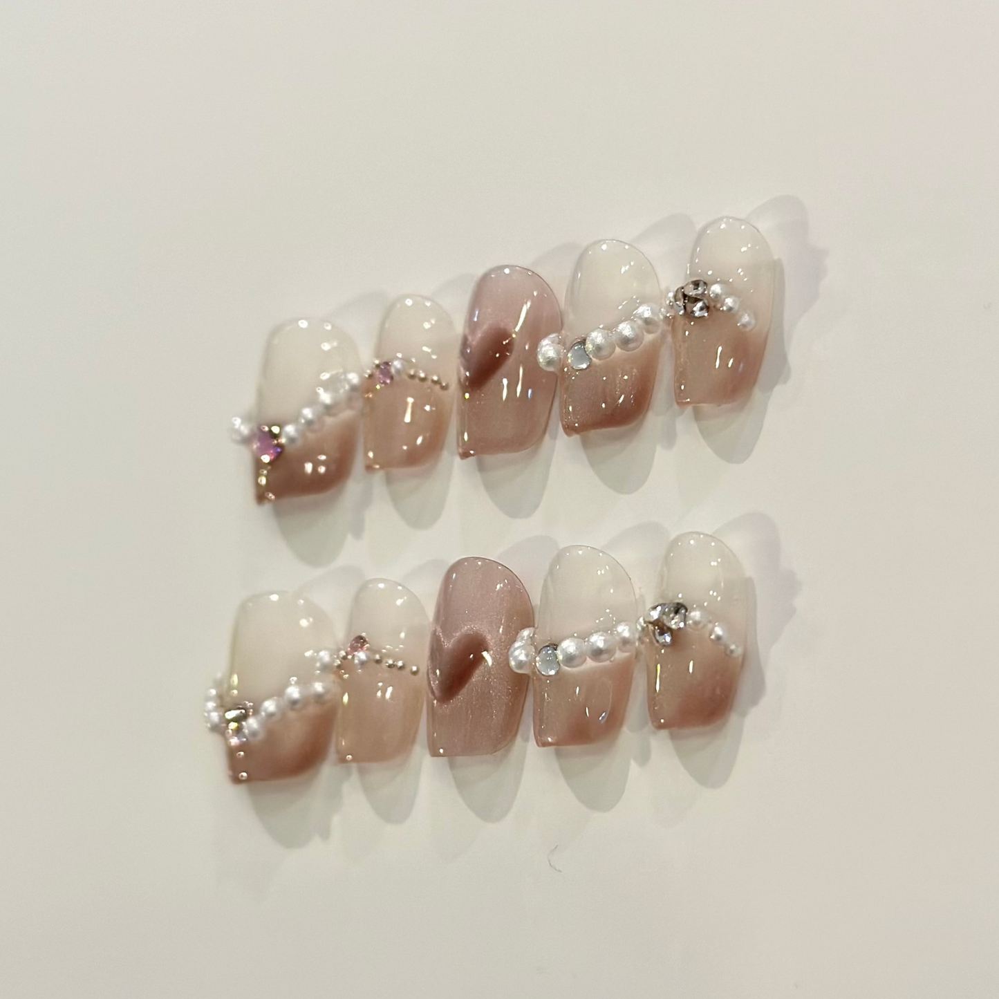 BLUSHING HEART PEARLS | uñas press on hechas a mano