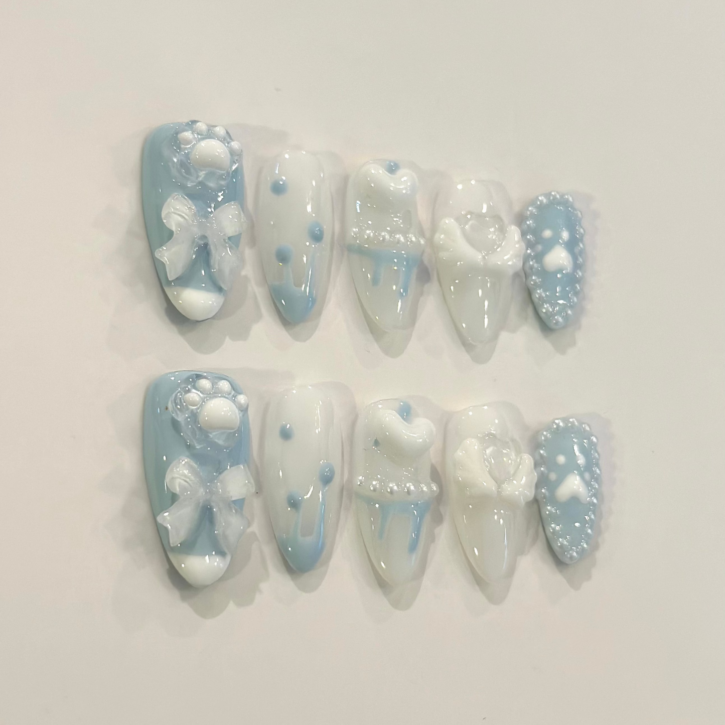 BABY BLUE CELESTIAL PAWS | uñas press on hechas a mano