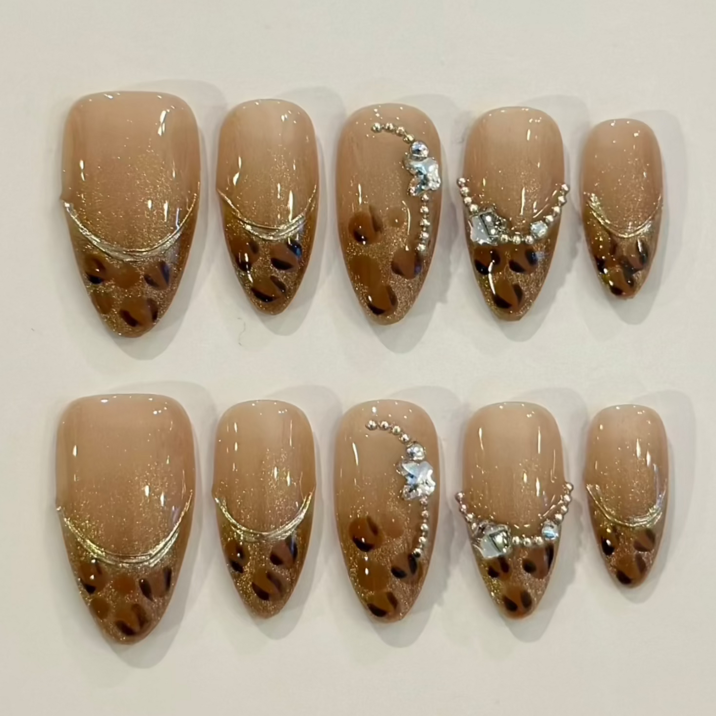 GLAM LEOPARD FRENCH | uñas press on hechas a mano