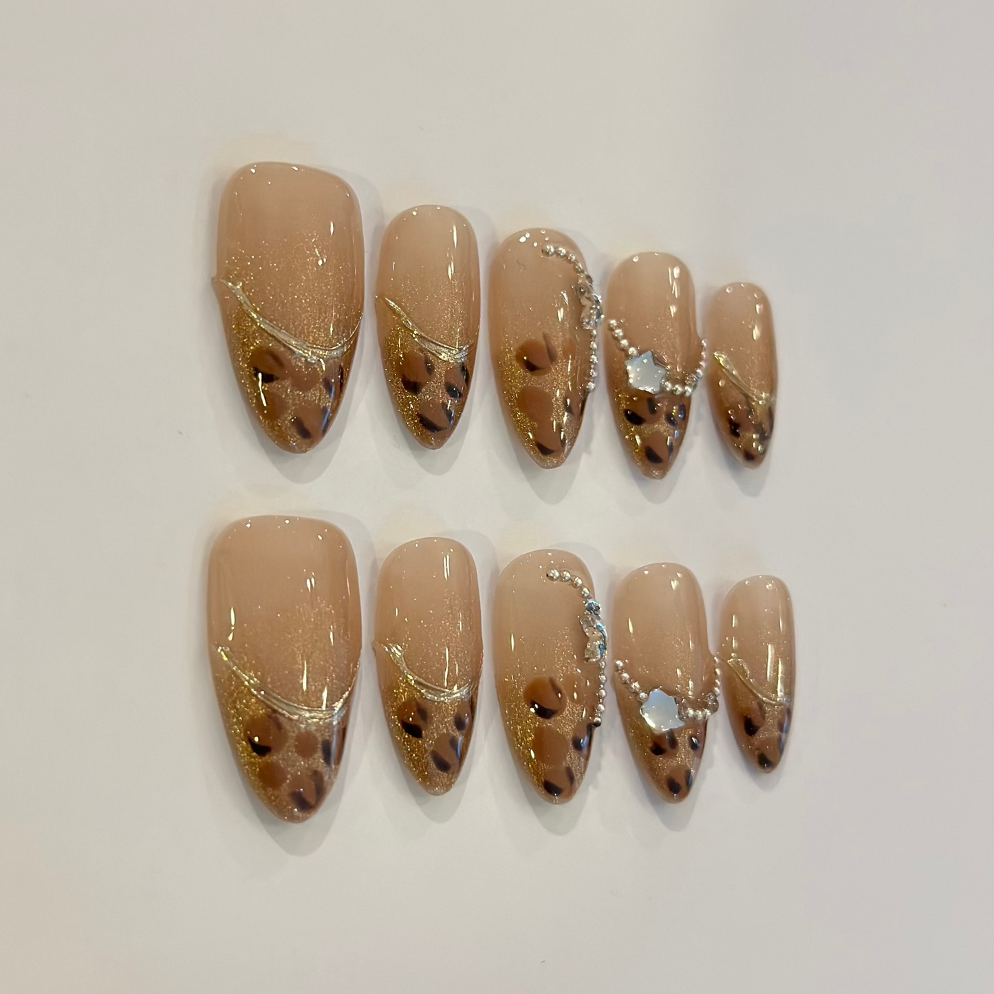 GLAM LEOPARD FRENCH | uñas press on hechas a mano