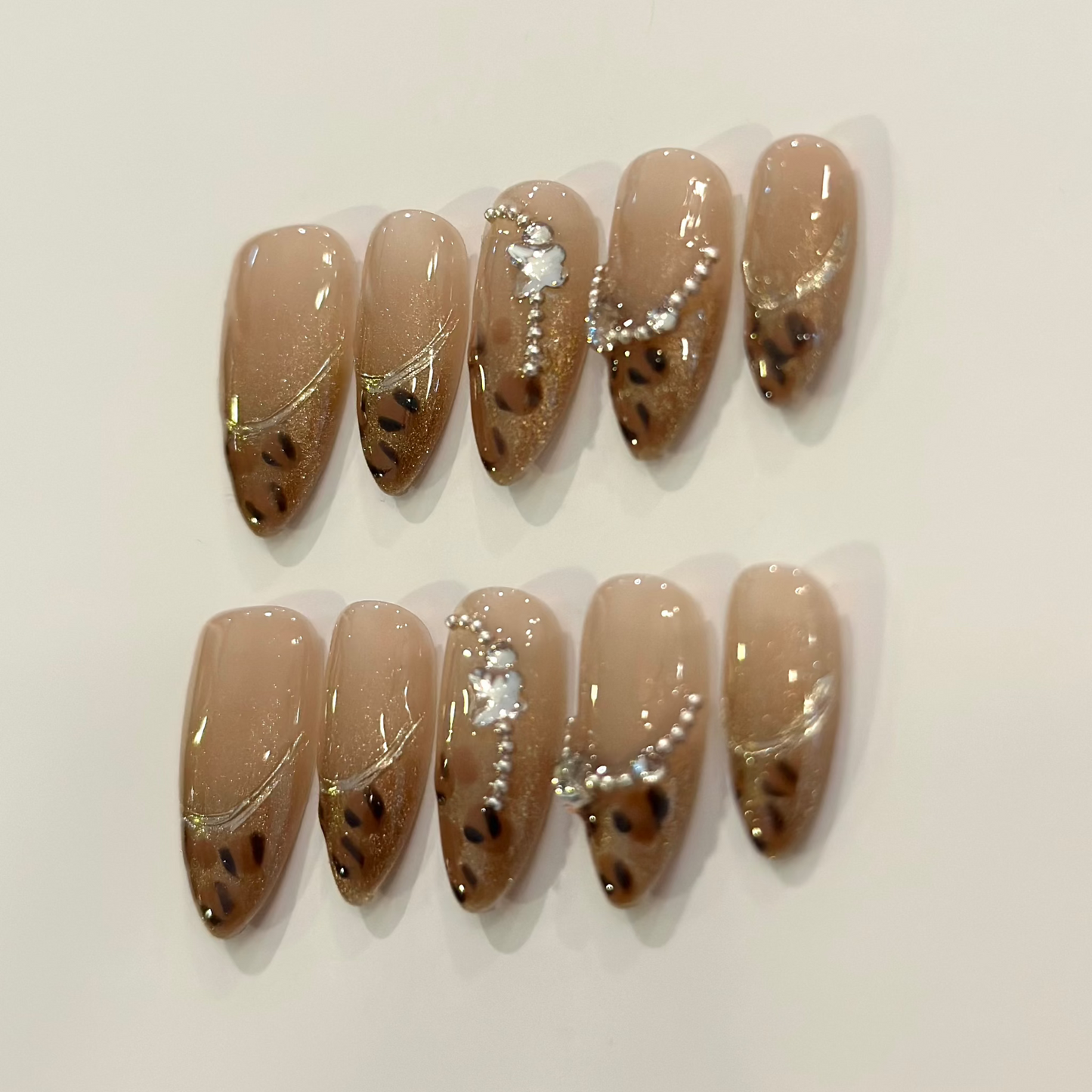 GLAM LEOPARD FRENCH | uñas press on hechas a mano