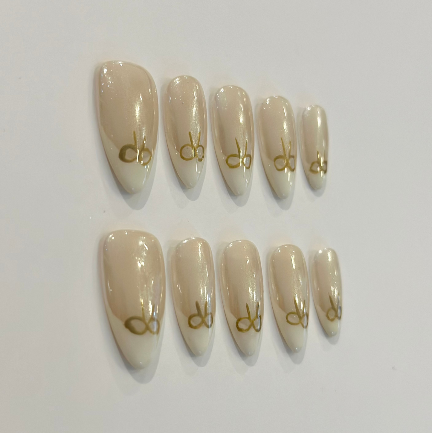 CLASSIC FRENCH GLAZED DONUT WITH A TWIST | handmade press on nails